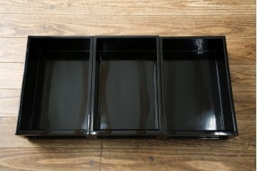 和製ビンテージ　民芸家具　漆塗り　味わい深い牡丹と獅子が描かれた飾り棚(茶棚、収納棚、サイドキャビネット、ヴィンテージ)(R-056483)