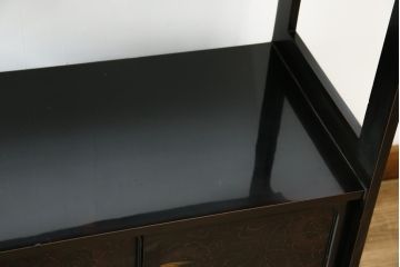 和製ビンテージ　民芸家具　漆塗り　味わい深い牡丹と獅子が描かれた飾り棚(茶棚、収納棚、サイドキャビネット、ヴィンテージ)(R-056483)