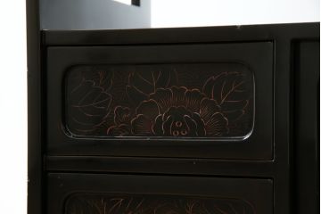 和製ビンテージ　民芸家具　漆塗り　味わい深い牡丹と獅子が描かれた飾り棚(茶棚、収納棚、サイドキャビネット、ヴィンテージ)(R-056483)
