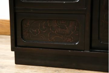 和製ビンテージ　民芸家具　漆塗り　味わい深い牡丹と獅子が描かれた飾り棚(茶棚、収納棚、サイドキャビネット、ヴィンテージ)(R-056483)