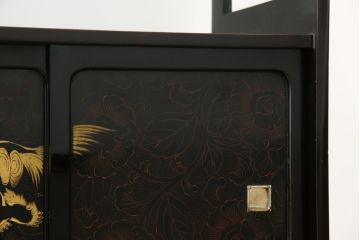 和製ビンテージ　民芸家具　漆塗り　味わい深い牡丹と獅子が描かれた飾り棚(茶棚、収納棚、サイドキャビネット、ヴィンテージ)(R-056483)
