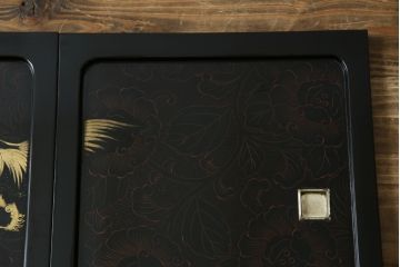 和製ビンテージ　民芸家具　漆塗り　味わい深い牡丹と獅子が描かれた飾り棚(茶棚、収納棚、サイドキャビネット、ヴィンテージ)(R-056483)