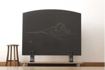 中古　和の趣溢れる月と松の絵が空間を盛り立てる輪島衝立(仕切り、パーテーション、つい立て)(R-056496)