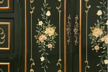 中古　美品　イタリア家具　ハンドペイントと取っ手の意匠がかわいらしいサイドボード(サイドキャビネット、チェスト、引き出し、リビングボード)(R-056497)