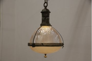 フランスアンティーク　極上品!!　凝ったつくりが魅力的な真鍮製フレームの天井照明(吊り下げ照明、ペンダントライト、シェード)(R-056498)