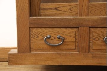 中古　美品　高級国産手造り家具　総ケヤキ　上質な和の空間づくりに取り入れたい水屋箪笥サイドボード(食器棚、戸棚、収納棚、キャビネット)(R-056503)
