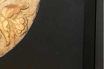 ビンテージ　彫刻・漆塗り　高級民芸・工芸家具　和モダンで美しい飾り棚(茶棚、茶箪笥、サイドキャビネット、ヴィンテージ)(R-056505)