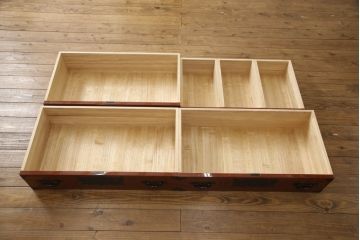 中古　美品　仙台民芸箪笥(仙台箪笥)　欅産業製　朱塗り　艶やかな漆塗りに重厚な金具が映える整理箪笥(朱色、収納箪笥、サイドチェスト、引き出し)(定価約80万円)(R-056508)