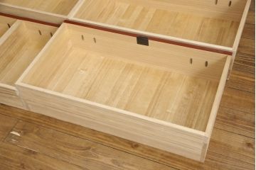 中古　美品　仙台民芸箪笥(仙台箪笥)　欅産業製　朱塗り　艶やかな漆塗りに重厚な金具が映える整理箪笥(朱色、収納箪笥、サイドチェスト、引き出し)(定価約80万円)(R-056508)
