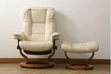 中古　美品　EKORNES(エコーネス)　本革　メイフェア　ストレスレスチェア(S)オットマン付き(定価約28万円)(リクライニングチェア、アームチェア、椅子)(R-056509)