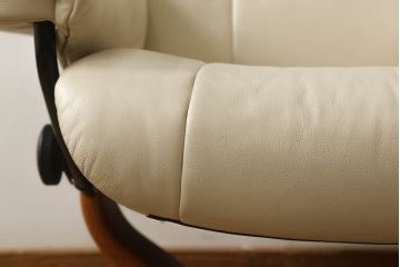 中古　美品　EKORNES(エコーネス)　本革　メイフェア　ストレスレスチェア(S)オットマン付き(定価約28万円)(リクライニングチェア、アームチェア、椅子)(R-056509)