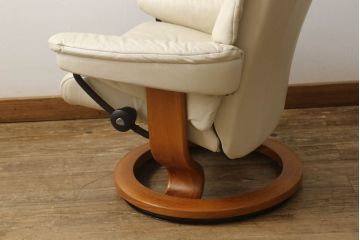 中古　美品　EKORNES(エコーネス)　本革　メイフェア　ストレスレスチェア(S)オットマン付き(定価約28万円)(リクライニングチェア、アームチェア、椅子)(R-056509)