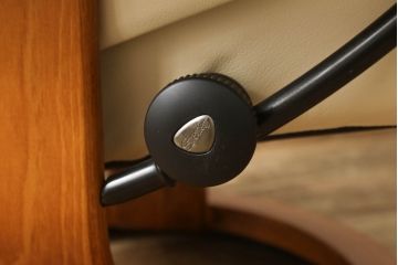 中古　美品　EKORNES(エコーネス)　本革　メイフェア　ストレスレスチェア(S)オットマン付き(定価約28万円)(リクライニングチェア、アームチェア、椅子)(R-056509)