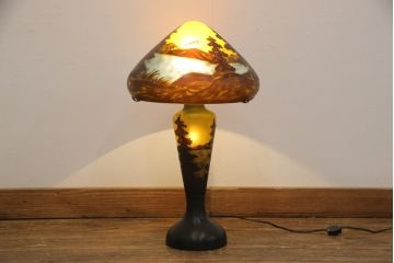 中古　エミールガレ風　自然の情景を描いた美しいテーブルスタンド(テーブルライト、ランプ、照明)(R-056510)
