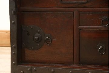 和製アンティーク　総欅材製　堅牢な金具・造りが素晴らしい船箪笥(掛硯型、懸硯型、時代箪笥、和たんす、小物収納、小箪笥)(R-056519)