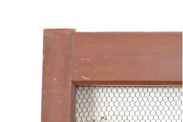 アンティーク建具　ヒノキ材製　大きな格子とレトロな錠前金具が目を引く格子蔵戸1枚(きつね格子、狐格子、引き戸、玄関戸、格子戸、マス目、升目)(R-056520)