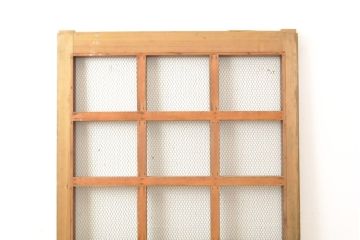 アンティーク建具　ヒノキ材製　大きな格子とレトロな錠前金具が目を引く格子蔵戸1枚(きつね格子、狐格子、引き戸、玄関戸、格子戸、マス目、升目)(R-056520)