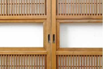 アンティーク建具 裏障子付き 明るい木味の格子戸4枚セット(引き戸、障子戸)(R-056521)