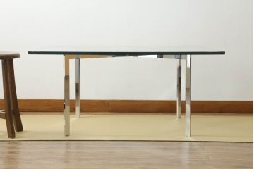 中古　美品　IDC大塚家具　ミース・ファン・デル・ローエ デザイン　モダンな空間づくりに活躍するコーヒーテーブル(ガラステーブル、ローテーブル、センターテーブル)(R-056522)
