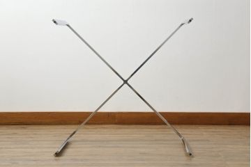 中古　美品　IDC大塚家具　ミース・ファン・デル・ローエ デザイン　モダンな空間づくりに活躍するコーヒーテーブル(ガラステーブル、ローテーブル、センターテーブル)(R-056522)
