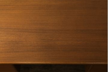 デンマークビンテージ　チーク材　北欧・ミッドセンチュリー　天板広々サイズの上質な両袖机(ニーホールデスク、作業デスク、机、ヴィンテージ、在宅用、在宅ワーク)(R-056528)