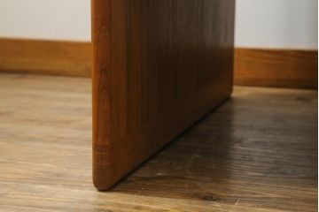 デンマークビンテージ　チーク材　北欧・ミッドセンチュリー　天板広々サイズの上質な両袖机(ニーホールデスク、作業デスク、机、ヴィンテージ、在宅用、在宅ワーク)(R-056528)