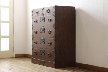 中古　伝統工芸家具　吹き漆と欅材の木目が美しい岩谷堂箪笥(和箪笥、衣装箪笥、引き出し)(R-056529)