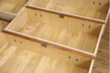 中古　伝統工芸家具　吹き漆と欅材の木目が美しい岩谷堂箪笥(和箪笥、衣装箪笥、引き出し)(R-056529)