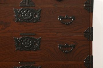 中古　伝統工芸家具　吹き漆と欅材の木目が美しい岩谷堂箪笥(和箪笥、衣装箪笥、引き出し)(R-056529)