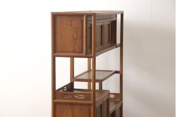 中古 美品 肥松 くっきりと際立った木目が美しい和風飾り棚(茶棚、収納棚、戸棚)(R-056532)