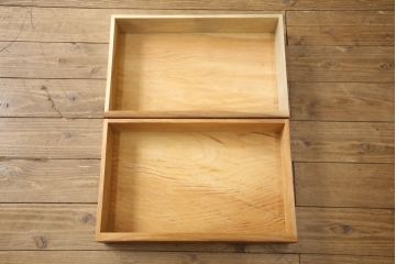 中古 美品 肥松 くっきりと際立った木目が美しい和風飾り棚(茶棚、収納棚、戸棚)(R-056532)