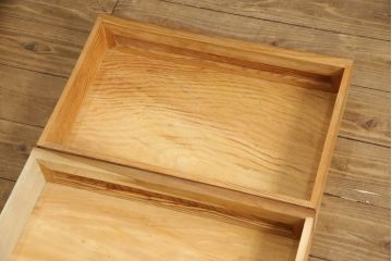 中古 美品 肥松 くっきりと際立った木目が美しい和風飾り棚(茶棚、収納棚、戸棚)(R-056532)