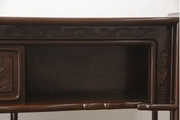 中古 民芸家具　国産　指物工芸　総紫檀(シタン)材　谷川作　彫刻に凝った飾り棚(茶棚、茶箪笥、戸棚、収納棚)(R-056533)