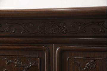 中古 民芸家具　国産　指物工芸　総紫檀(シタン)材　谷川作　彫刻に凝った飾り棚(茶棚、茶箪笥、戸棚、収納棚)(R-056533)