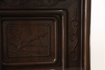 中古 民芸家具　国産　指物工芸　総紫檀(シタン)材　谷川作　彫刻に凝った飾り棚(茶棚、茶箪笥、戸棚、収納棚)(R-056533)