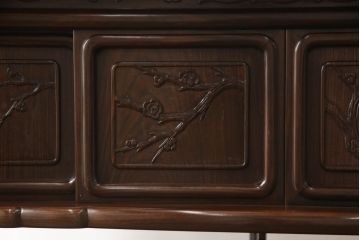 中古 民芸家具　国産　指物工芸　総紫檀(シタン)材　谷川作　彫刻に凝った飾り棚(茶棚、茶箪笥、戸棚、収納棚)(R-056533)