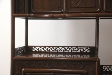 中古 民芸家具　国産　指物工芸　総紫檀(シタン)材　谷川作　彫刻に凝った飾り棚(茶棚、茶箪笥、戸棚、収納棚)(R-056533)
