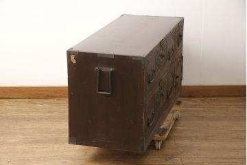 和製アンティーク　希少!　前面ケヤキ　透かしの入った金具が緻密で美しい重ね佐渡箪笥・上段(八幡箪笥、和たんす、収納箪笥、時代箪笥、衣装タンス、引き出し)(R-056535)