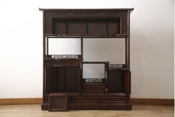 中古 美品　花梨(カリン)材　民芸家具　彫刻に凝った飾り棚(茶棚、茶箪笥、戸棚、収納棚)(R-056540)