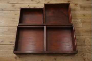 中古 美品　花梨(カリン)材　民芸家具　彫刻に凝った飾り棚(茶棚、茶箪笥、戸棚、収納棚)(R-056540)