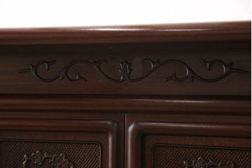 中古 美品　花梨(カリン)材　民芸家具　彫刻に凝った飾り棚(茶棚、茶箪笥、戸棚、収納棚)(R-056540)