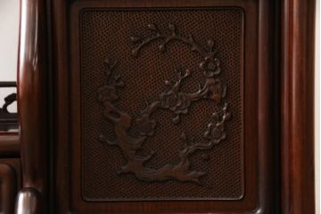中古 美品　花梨(カリン)材　民芸家具　彫刻に凝った飾り棚(茶棚、茶箪笥、戸棚、収納棚)(R-056540)