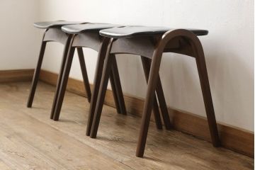 ヴィンテージ家具　秋田木工　曲木家具　NO.202　おしゃれなミッドセンチュリースタイルのスタッキングスツール3脚セット(スツール、椅子、ビンテージ)(R-056554)