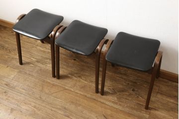 ヴィンテージ家具　秋田木工　曲木家具　NO.202　おしゃれなミッドセンチュリースタイルのスタッキングスツール3脚セット(スツール、椅子、ビンテージ)(R-056554)