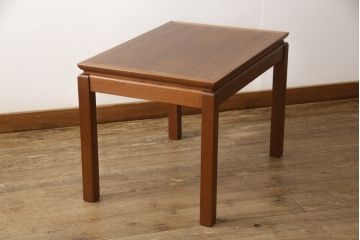 デンマークビンテージ　北欧家具　チーク材製の小ぶりなセンターテーブル(ローテーブル、コーヒーテーブル、サイドテーブル、ヴィンテージ)(R-056569)