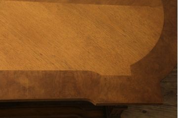 中古　DREXEL HERITAGE(ドレクセルヘリテイジ)　FRANCESCA(フランチェスカ)シリーズ　重厚でクラシカルなデザインのセンターテーブル(定価約56万円)(カクテルテーブル、ローテーブル)(R-056577)