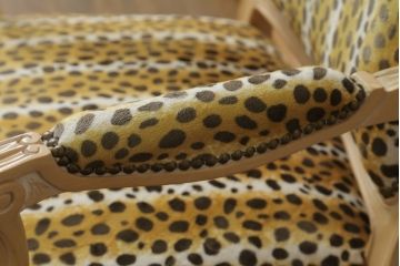 ビンテージ　希少デザイン!　豹柄のファブリックがおしゃれなアームチェア(肘掛け椅子、イス、サロンチェア、ヴィンテージ)(R-056606)