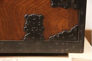 和製アンティーク　江戸明治期　極上!三方欅材製の酒田船箪笥(帳箱、時代箪笥、和たんす、小物収納、小箪笥)(R-056608)