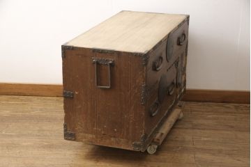 和製アンティーク　明治大正期　大きな丸金具が印象的な時代箪笥ローチェスト(ローボード、和タンス、引き出し)(R-056609)