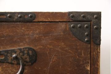 和製アンティーク　明治大正期　大きな丸金具が印象的な時代箪笥ローチェスト(ローボード、和タンス、引き出し)(R-056609)